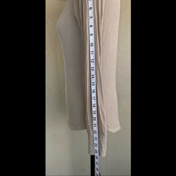 New one shoulder top with thump peep hole - Picture 11 of 11